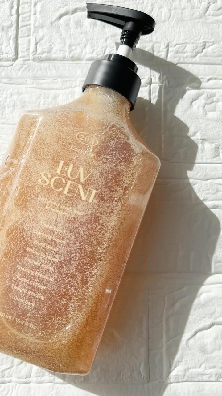 スクラブボディウォッシュ コージーファイヤー シダーウッド/LUV SCENT/ボディスクラブの動画クチコミ3つ目