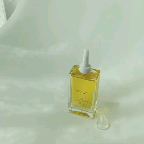 ナチュラルオイル〈ヘア&ボディ&ハンド用オイル〉/ainaLyra /ボディオイルを使ったクチコミ（3枚目）