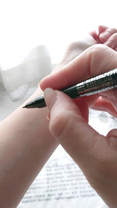 ラッシュセラムアイライナー/KISS NEW YORK/リキッドアイライナーを使ったクチコミ（1枚目）