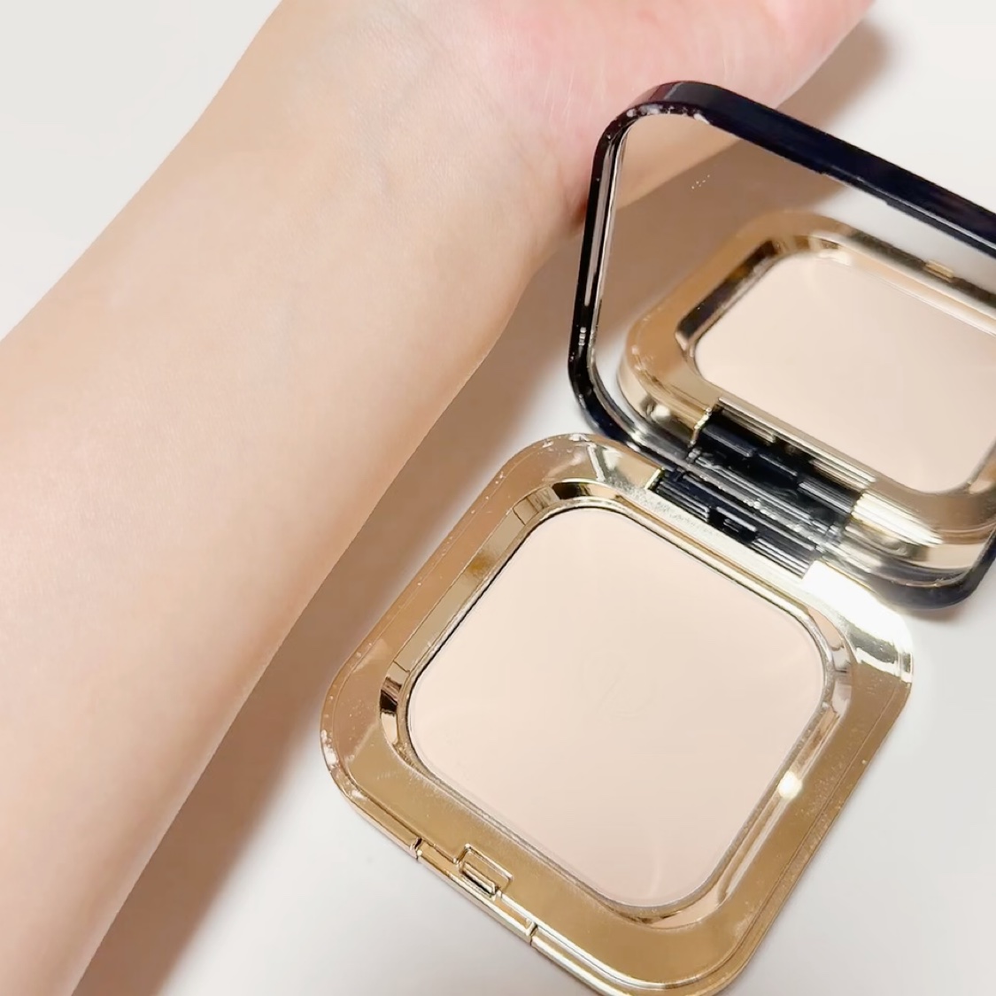 プードルコンパクトエサンシエルｎ 5g/クレ・ド・ポー ボーテ/プレストパウダーを使ったクチコミ（3枚目）