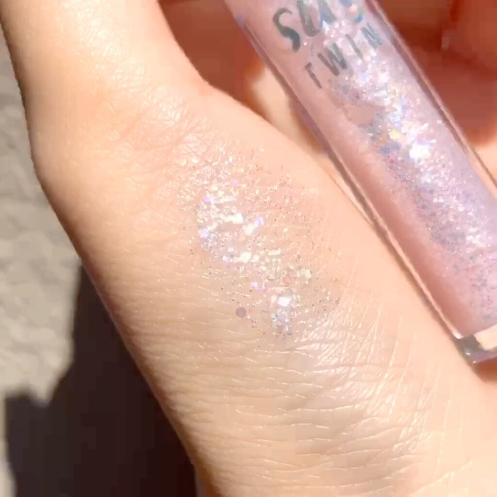 シュガー トゥインクル リキッド グリッター/PERIPERA/グリッターを使ったクチコミ（2枚目）