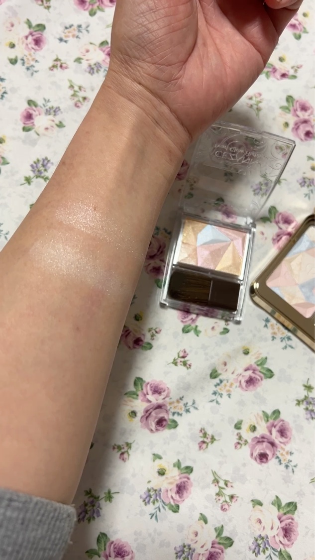 ル・レオスールデクラ /クレ・ド・ポー ボーテ/パウダーハイライトを使ったクチコミ（2枚目）