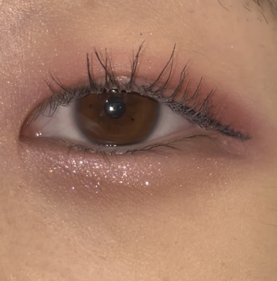 アンドバイロムアンド　グラッシーアイグリッター/&nd by rom&nd/グリッターの人気ショート動画