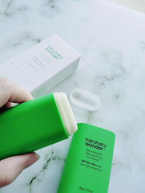 ブラックバンブーデイリー スージングサンシールド 20g SPF 50+/PA++++/haruharu wonder/日焼け止めスティックの動画クチコミ5つ目
