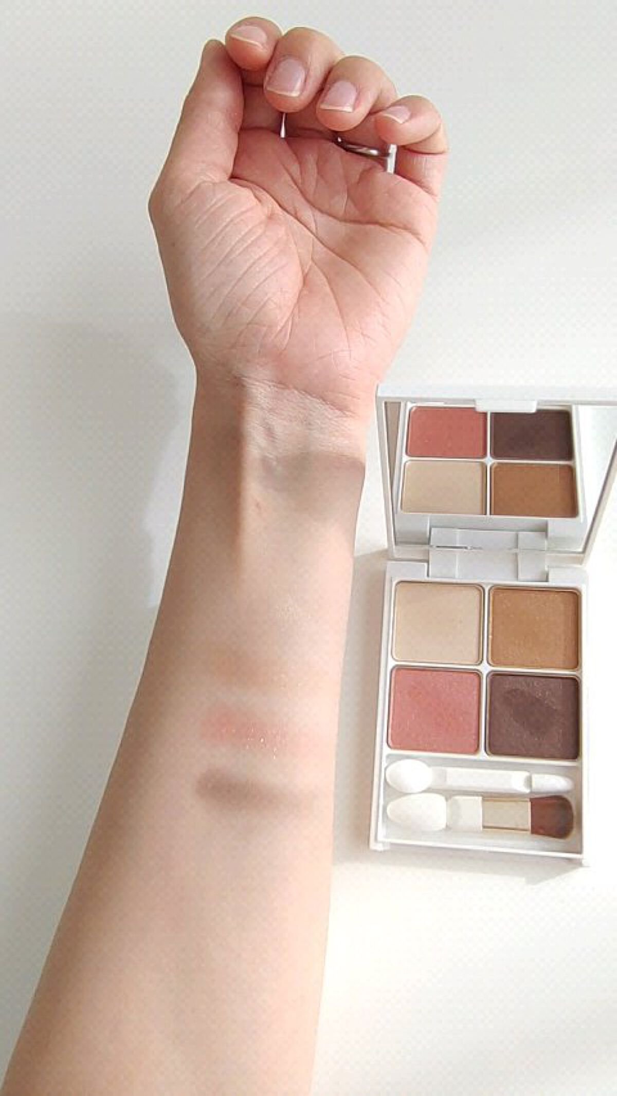 パーテシア ベーシック アイシャドウパレット/SOPHIE & MIRA/アイシャドウパレットの動画クチコミ4つ目