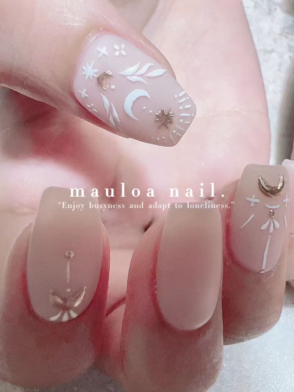 #ネイル,#夏ネイル,#アートネイル,#海ネイル,#ミラーアートネイル,#ニュアンスネイル,#くすみカラーネイル,#サマーネイル,#ジュエリーネイル,#ミラーネイル,#ハワイアンジュエリーネイル,#サンドジェルネイル,#太陽ネイル,#天王寺ネイル,#シンプルネイル,#月ネイル,#モロッカンタイルネイルのネイルデザイン