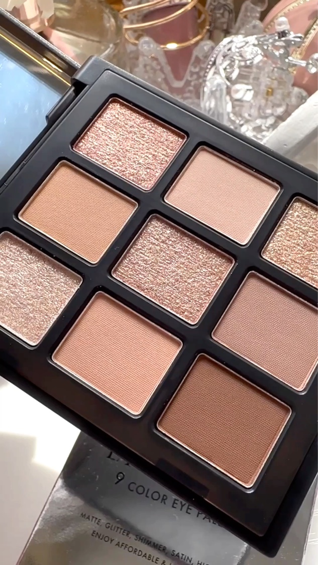 エトワルローズ 9色アイシャドウ 04 オペラ/Étoile Rose/アイシャドウパレットを使ったクチコミ（2枚目）