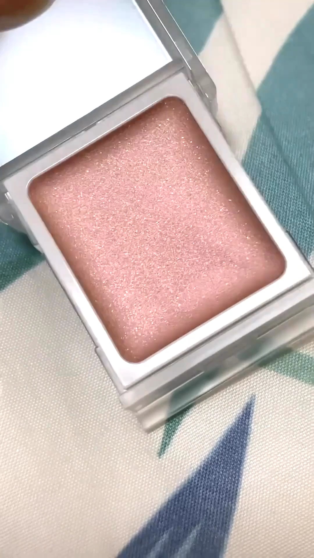 アイカラー　クリームタイプ/無印良品/ジェル・クリームアイシャドウの動画クチコミ3つ目