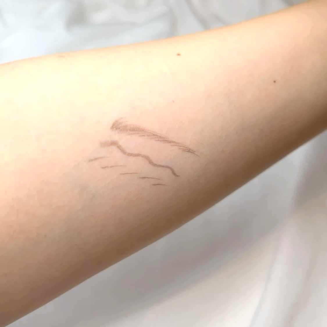 アイブロウ ティントライナー/エレガンス/眉ティントの動画クチコミ1つ目