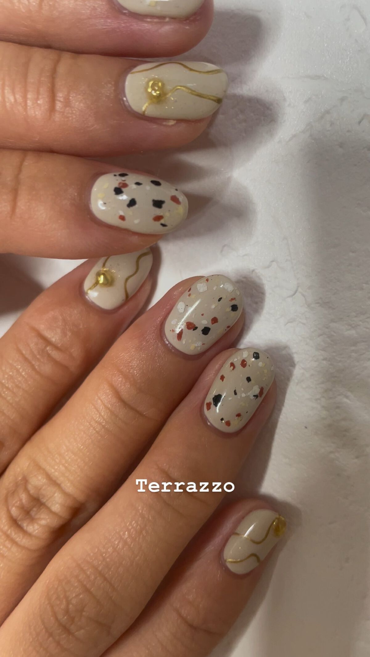 #ジェルネイル,#セルフネイル,#テラゾーネイル,#ニュアンスネイル,#手描きネイル,#白ネイル,#夏ネイルのネイルデザイン