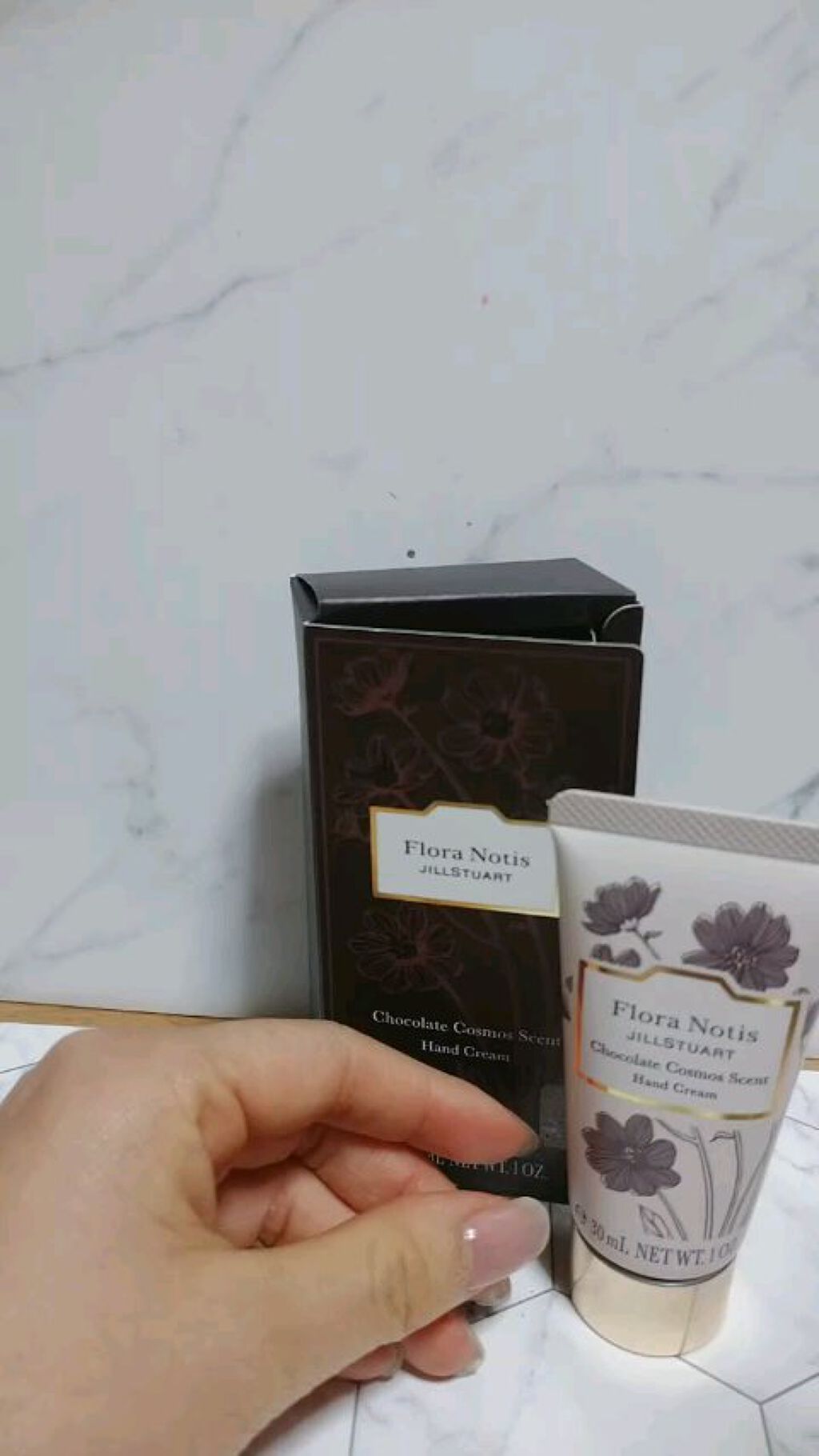 チョコレートコスモス ハンドクリーム/Flora Notis JILL STUART/ハンドクリームの動画クチコミ1つ目