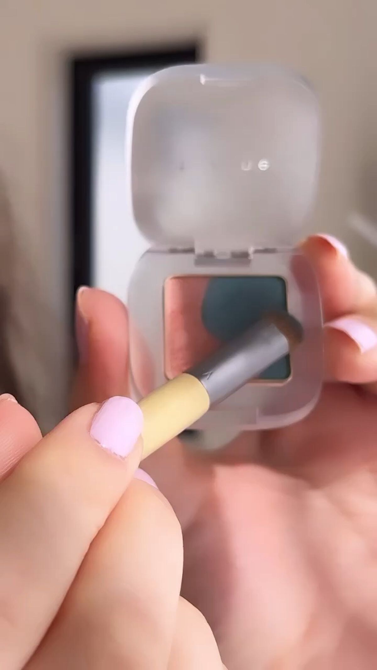 ペタル フロート アイシャドウ/to/one/アイシャドウパレットの人気ショート動画