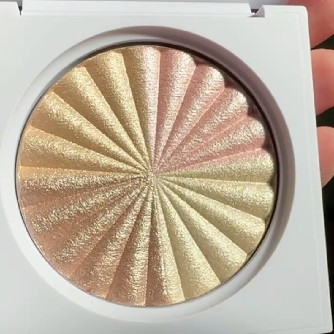 MINI HIGHLIGHTER/Ofra Cosmetics/パウダーハイライトを使ったクチコミ（2枚目）