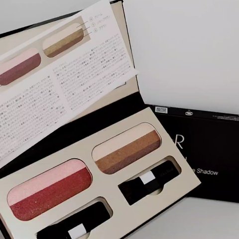 新宿高島屋オープン
リカリアル

✼••┈┈••✼••┈┈••✼••┈┈••✼•
＃１秒グラデーションアイシャドウ

色が素敵
他の色も揃えたい パレット
 #イルミ映えコスメ図鑑 
気になってる方 是非チェックしてみてください

＃リカリ