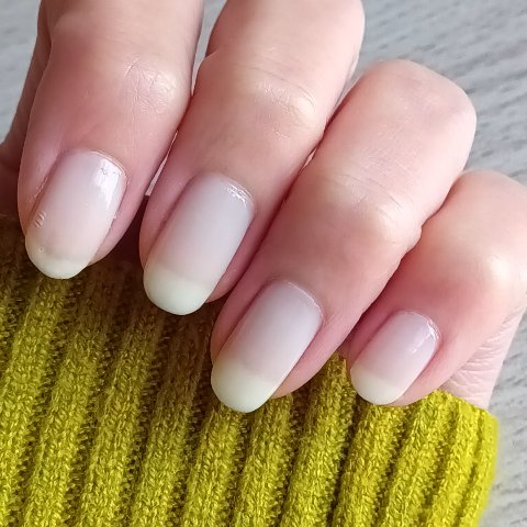 カラフルネイルズ/キャンメイク/マニキュアを使ったクチコミ（2枚目）