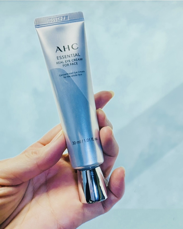 エッセンシャル リアル アイクリーム フォーフェイス/AHC/アイケア・アイクリームを使ったクチコミ（1枚目）