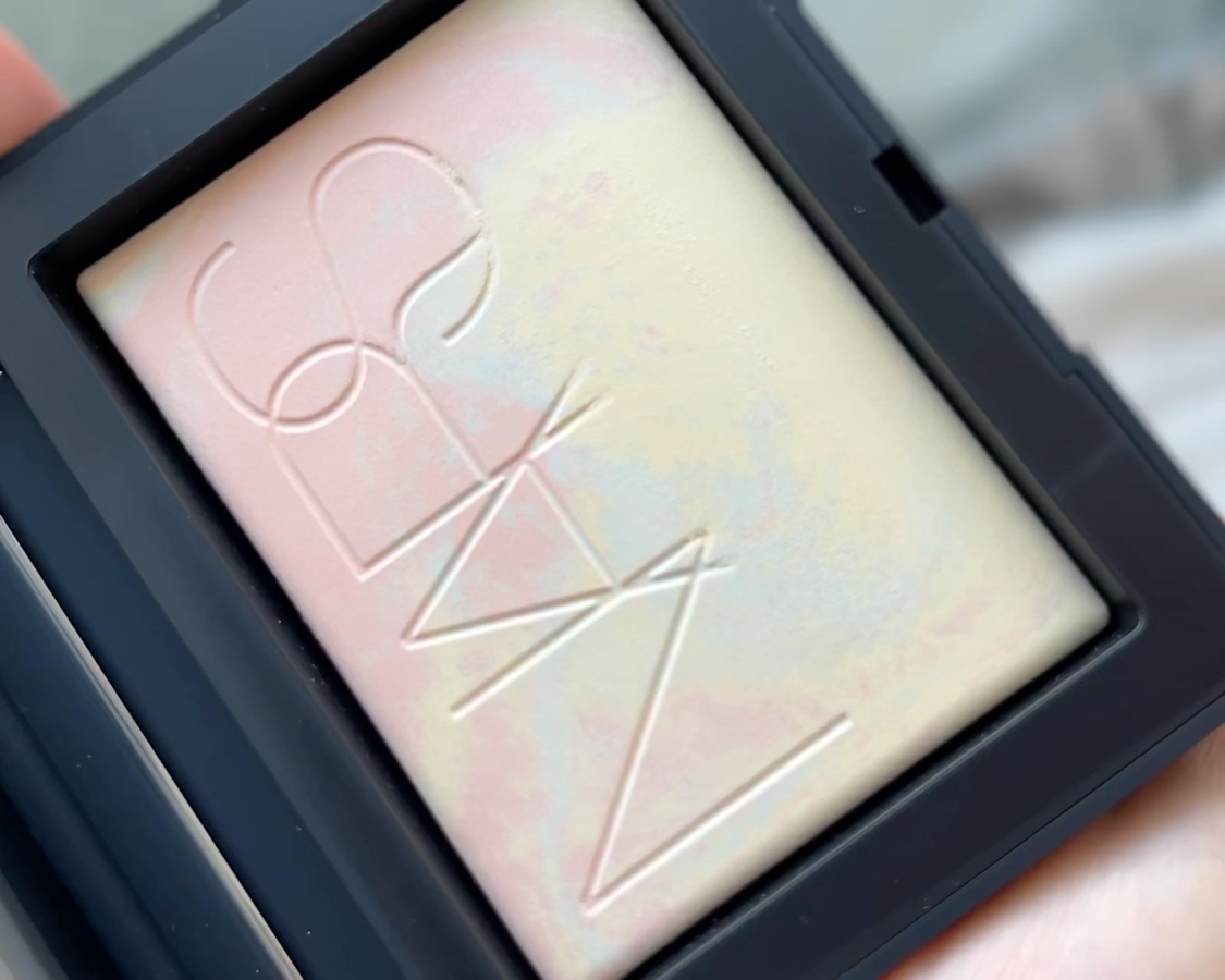 ライトリフレクティング プリズマティックパウダー/NARS/プレストパウダーを使ったクチコミ（2枚目）