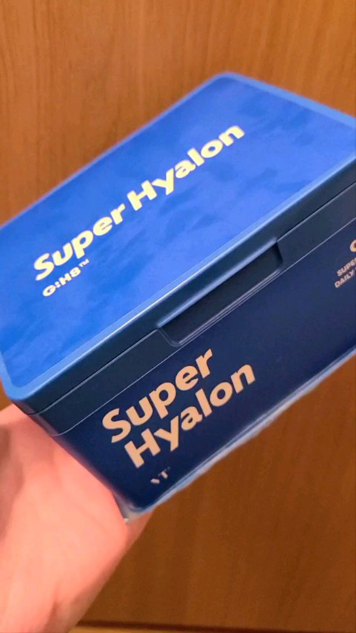 ＼VTヒアルロンパック使いきりレビュー🌠／


先ほど開いたらラスト一枚だったのでレビューします😢

💠保湿力抜群なのにベタつかない！
混合肌でベタつくケアが苦手な方におすすめ。
季節問わず使いたくなる使用感。
💠シートの密着感○
