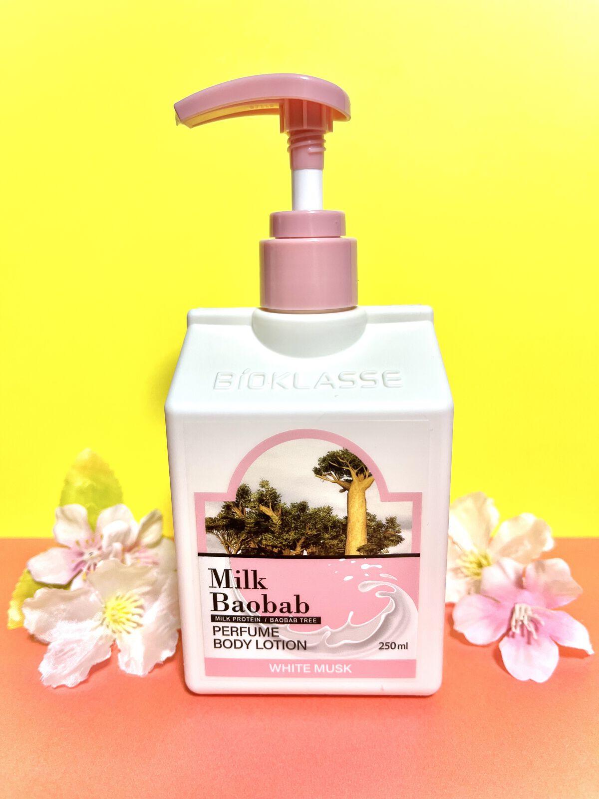 ミルクバオバブ パヒューム ボディローション ホワイトムスク

パッケージが牛乳パックみたいで可愛い🍼
保湿力がしっかりとあるので、乾燥しやすい今の時期にぴったりなボディローション。

しっとりさらさらしていてとても気持ちがいいです。

