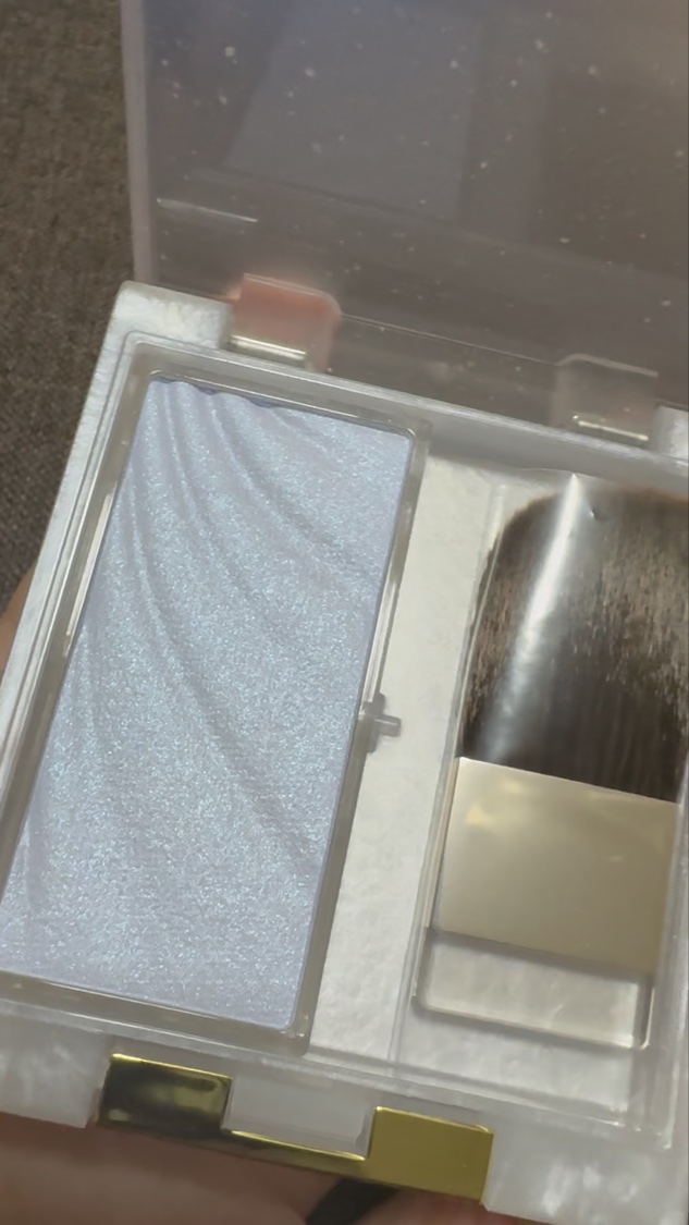 ドレープド シマーグロウ DS04 スノーグロウ(限定)/excel/パウダーハイライトを使ったクチコミ（1枚目）