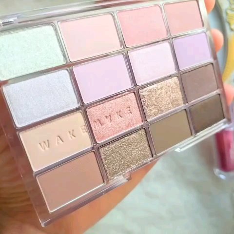 ソフトブラーリングアイパレット/wakemake/アイシャドウパレットを使ったクチコミ（3枚目）