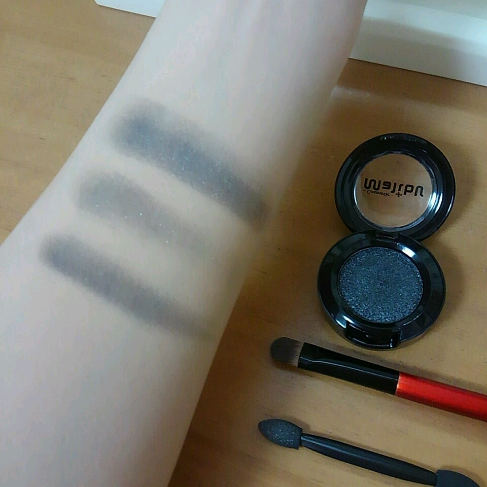 マリブアイシャドウ/マリブビューティー/単色アイシャドウの動画クチコミ4つ目