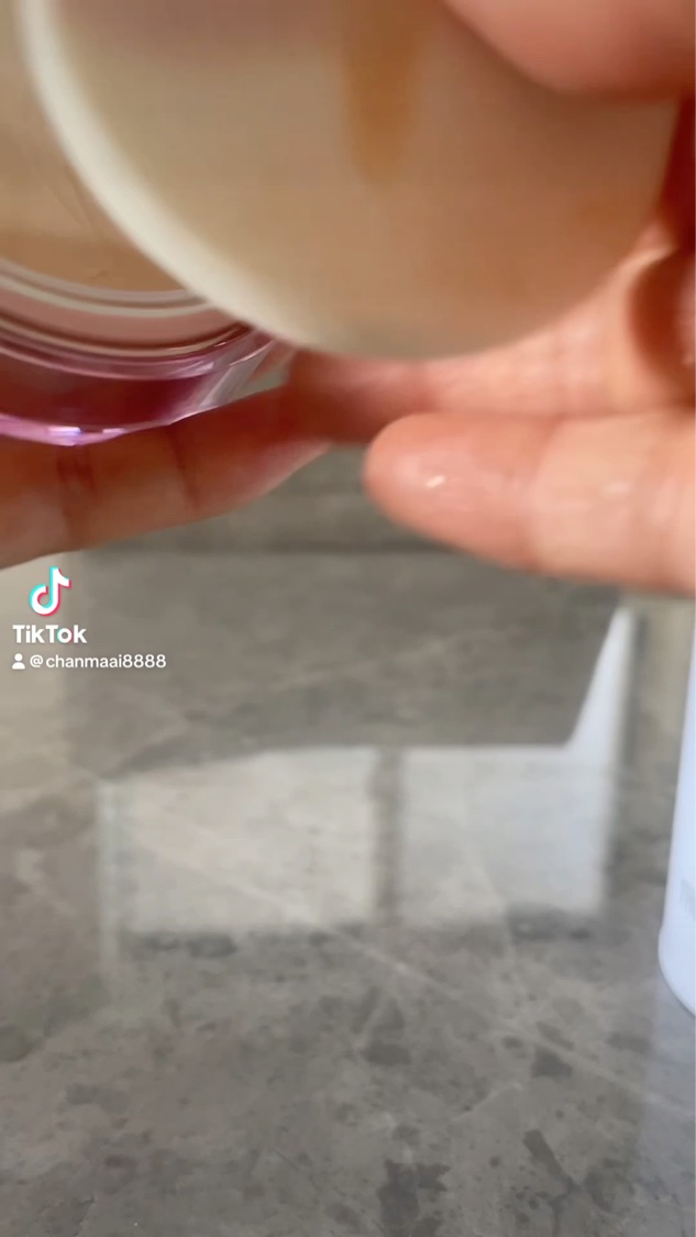 ザ・ブラーパウダーパクト/ABOUT TONE/プレストパウダーを使ったクチコミ（2枚目）