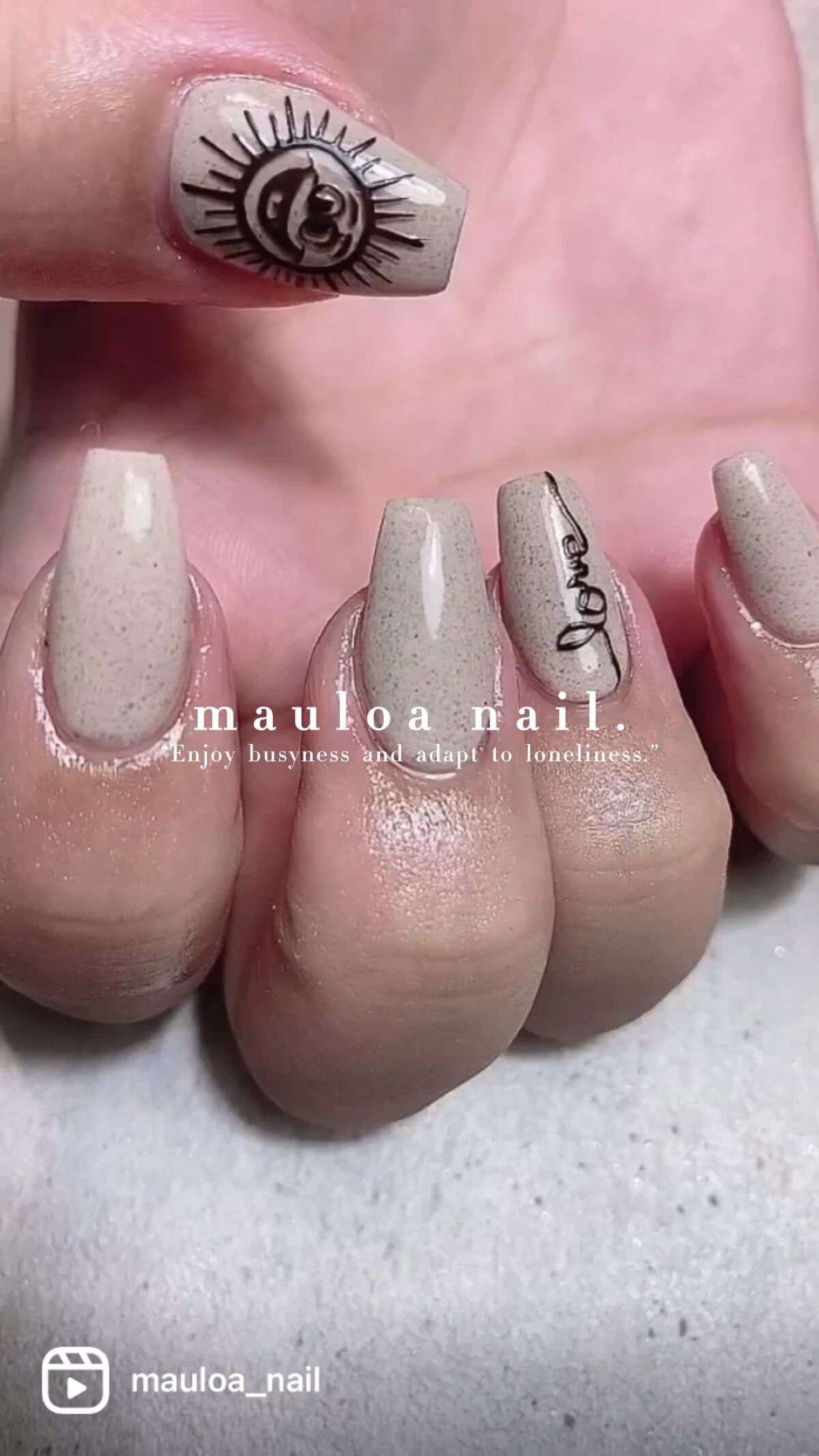 #ネイル,#夏ネイル,#アートネイル,#海ネイル,#ミラーアートネイル,#ニュアンスネイル,#くすみカラーネイル,#サマーネイル,#ジュエリーネイル,#ミラーネイル,#ヤシの木ネイル,#サンドジェルネイル,#太陽ネイル,#パームツリーネイル,#波ネイル,#天王寺ネイル,#シンプルネイル,#月ネイルのネイルデザイン