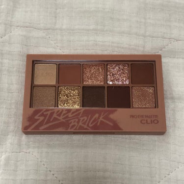 ずっと欲しかったCLIOプロ アイ パレット🥺
迷ったんですが、04STREET BRICKにしました！メガ割でやっと手に入れました🙌
ラメ可愛い！！！！

#clio_アイシャドウパレット #STRE