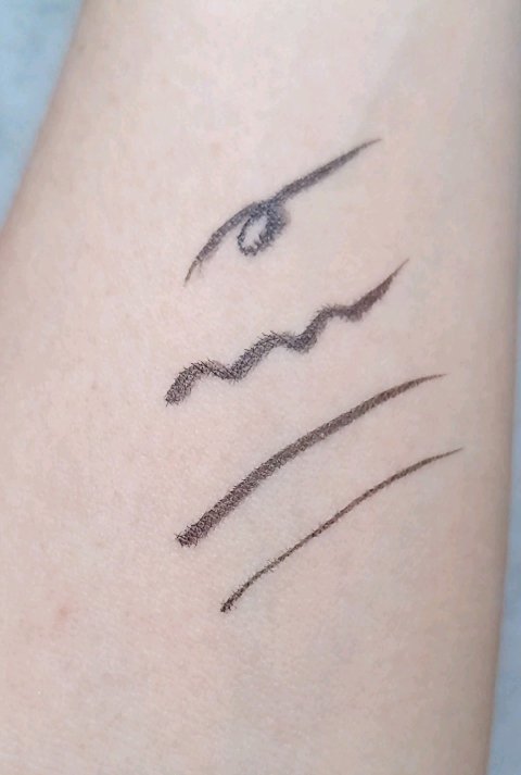 アヴァンセ ジョリ・エ ジョリ・エ リキッドアイライナー/アヴァンセ/リキッドアイライナーの動画クチコミ1つ目