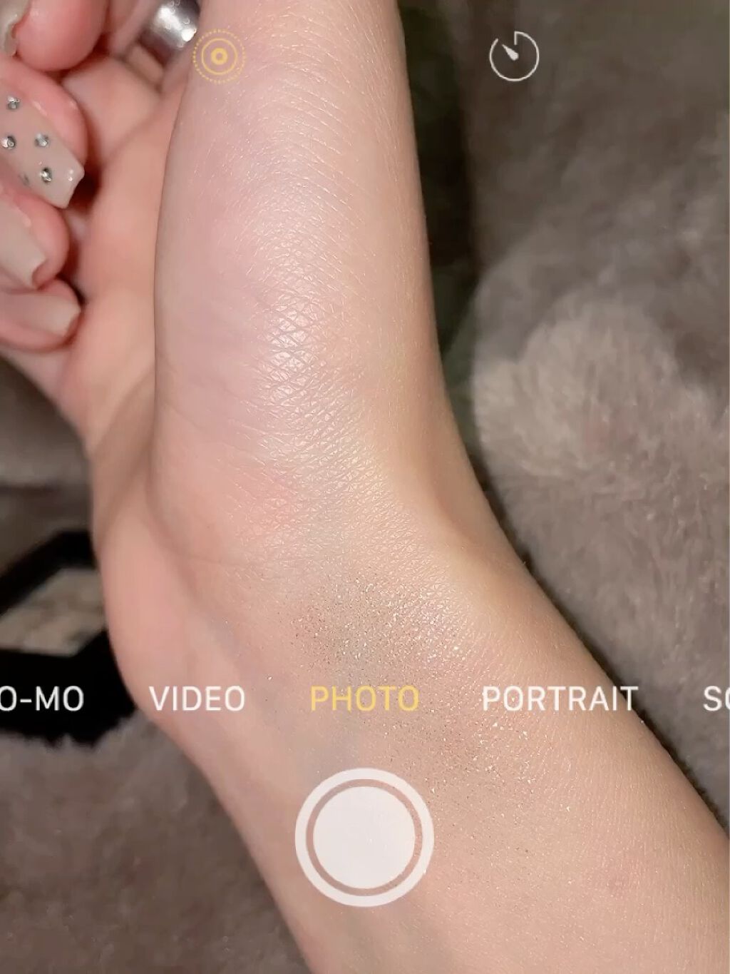 スパークル アイシャドウ 01 シルバームーン/BOBBI BROWN/単色アイシャドウを使ったクチコミ（2枚目）