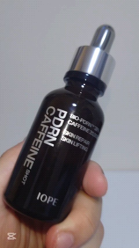 【 #IOPE / #PDRNカフェインショット 】

ハリ感が期待できるPDRNと
すっきり感が期待できるカフェイン配合の美容液🫧

とろみのあるテクスチャーで
少し厚みを感じる使用感です。
馴染むには少し時間がかかると感じました。

