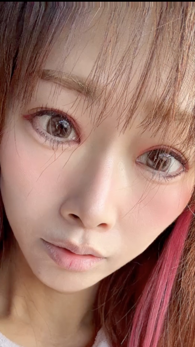 今日は、私が「元からこの瞳です♡」って言いたくなるくらい馴染む、
**EYES CHOCOLAT（アイズショコラ）の『ピュアベージュ』**を紹介するね✨
これね、とにかく「透明感」がいいの！😭
🌿 質感と使い心地
ワンデータイプで毎日使