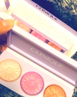 チーク ポップ ホリデイ コレクション/CLINIQUE/パウダーチークの動画クチコミ3つ目