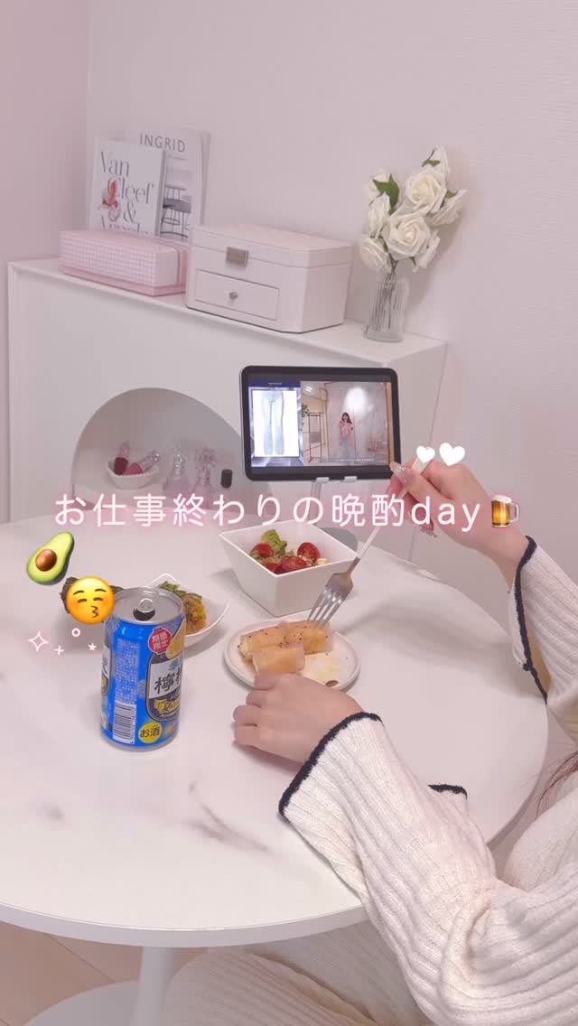 #PR #檸檬堂
たまには1人晩酌の日🍺🤍

大好きな檸檬堂から
夏限定のラムネフレーバーが登場したよ🍋❕

フルーツと合わせておしゃれカクテル風にしても
美味しすぎた〜😚🤍

美容オタク名乗ってるけど
たまのお酒はやめられない✨