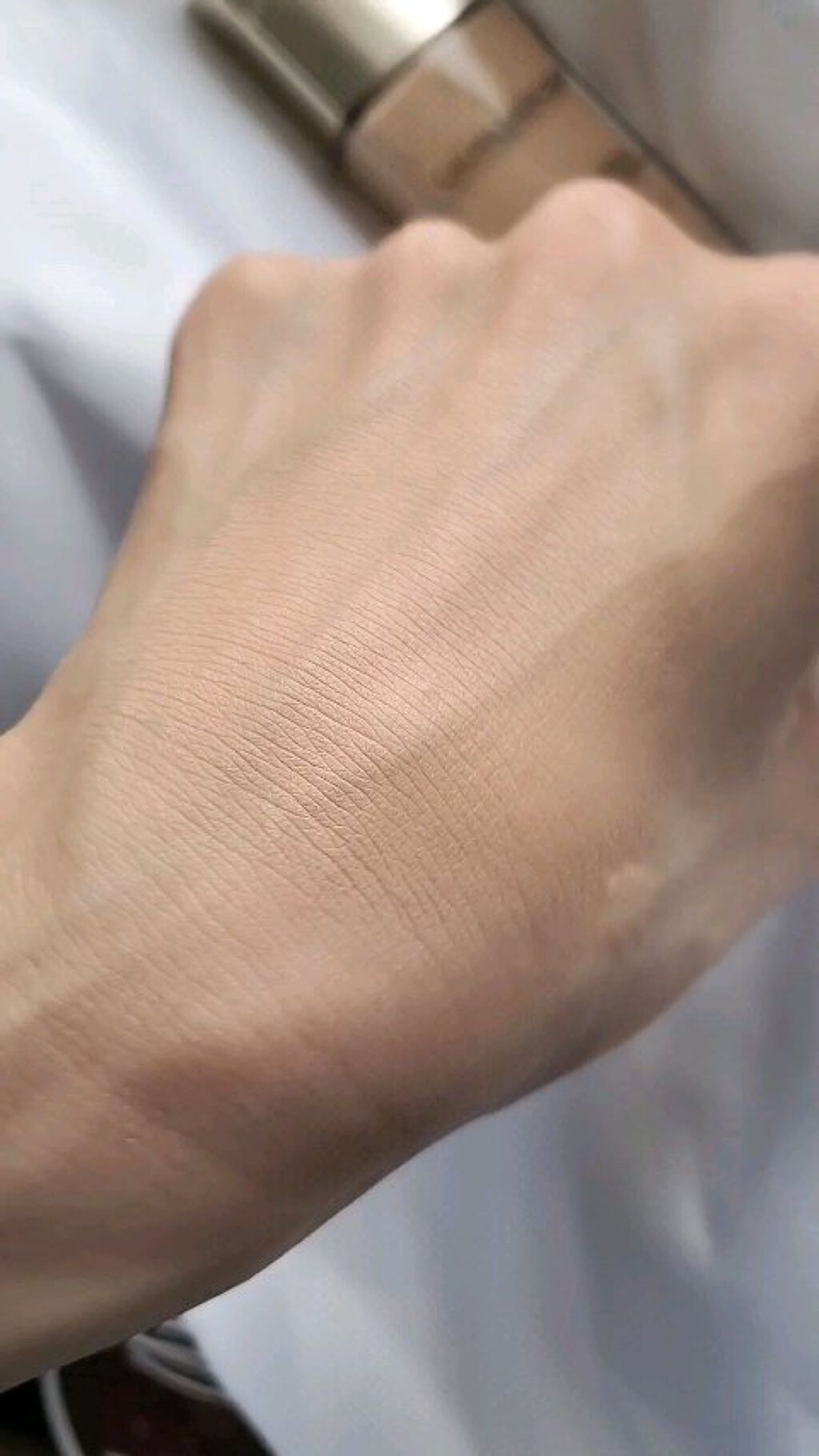 フローレス ルミエール ラディアンス パーフェクティング ファンデーション/ローラ メルシエ/リキッドファンデーションの動画クチコミ1つ目