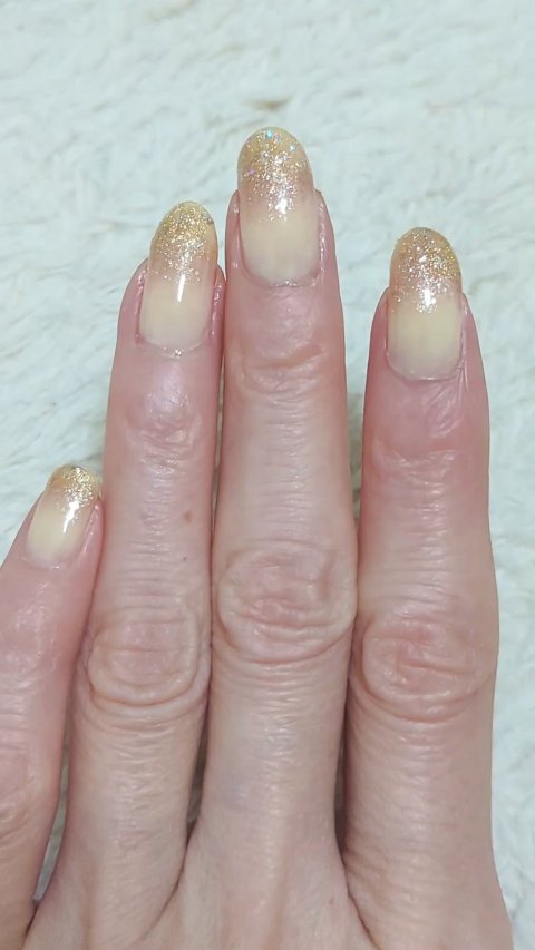 ネイルホリック つめ用ファンデ+/ネイルホリック/ネイルトップコートの動画クチコミ2つ目