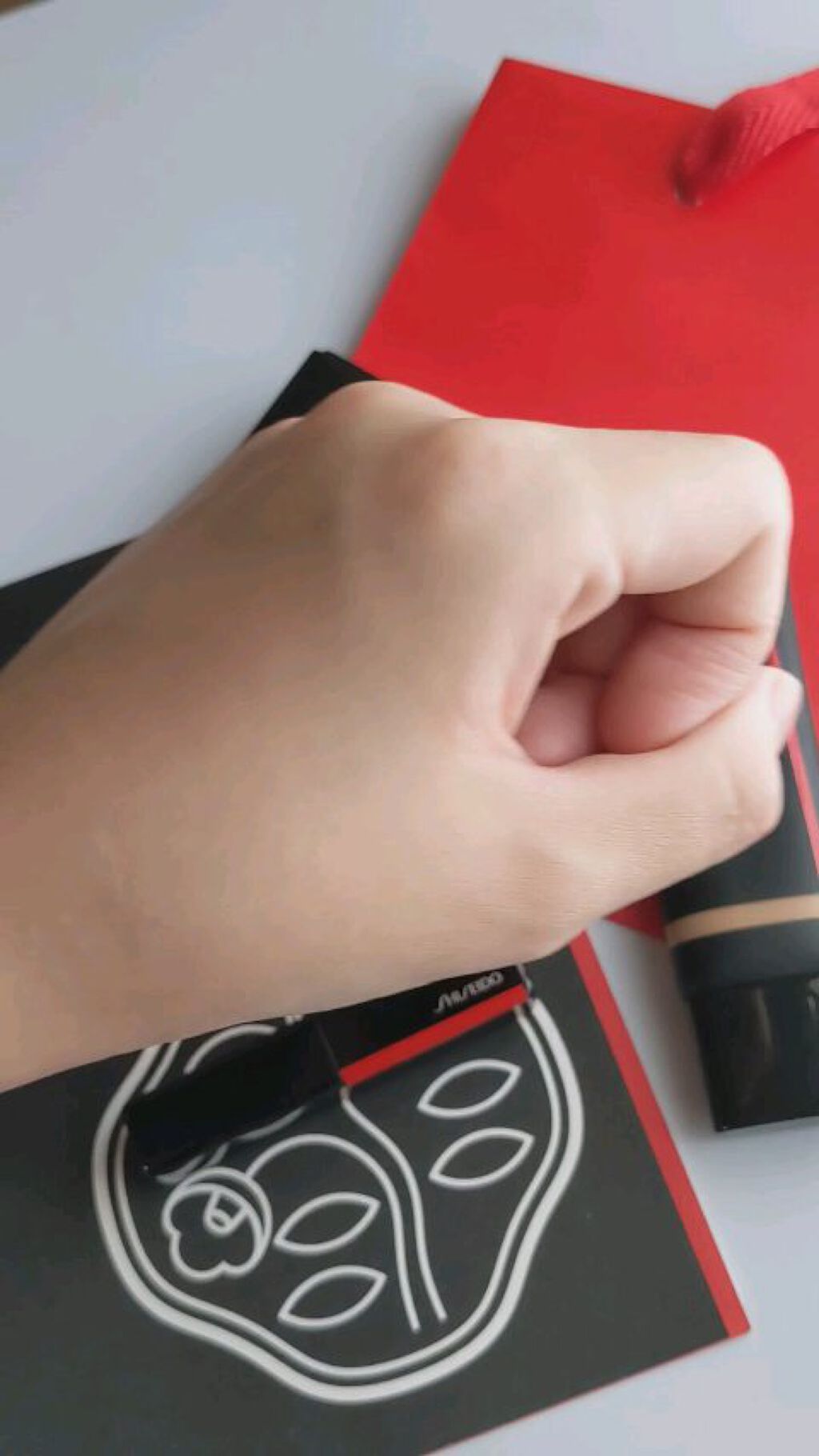 シンクロスキン コレクティング ジェルスティック コンシーラー 304 Medium/SHISEIDO/スティックコンシーラーを使ったクチコミ（3枚目）