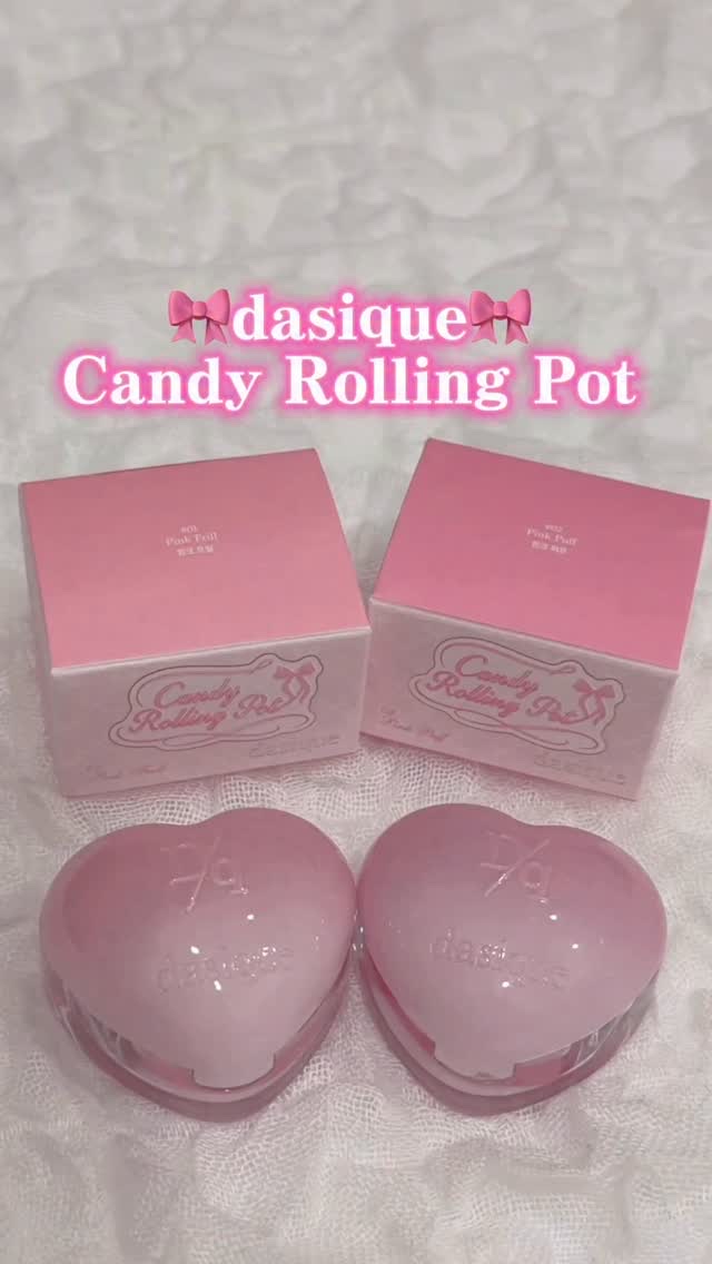 @dasique_jp @dasique_jp 
dasiqueの新作！バレエコアコレクションのキャンディローリングポットをレビューさせて頂きました💖

とっても可愛いリップでドレッサーの上に置いておくだけでもテンションあがるコスメ！ナチ