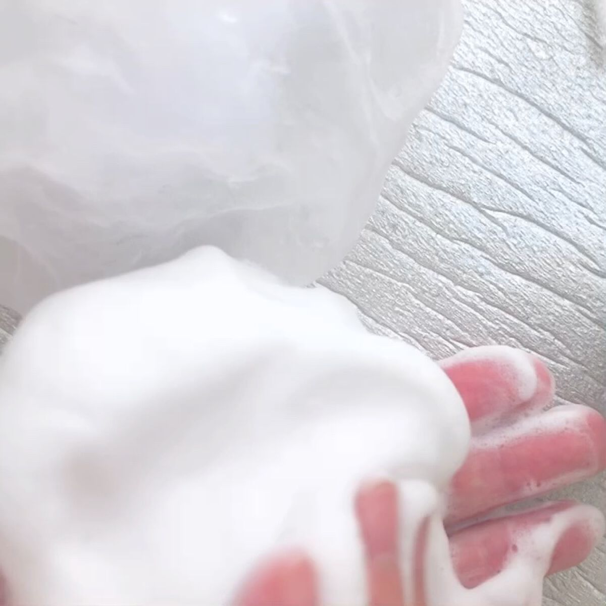 ハトムギ薬用透明石けん/ユゼ化粧品/洗顔石鹸の動画クチコミ3つ目