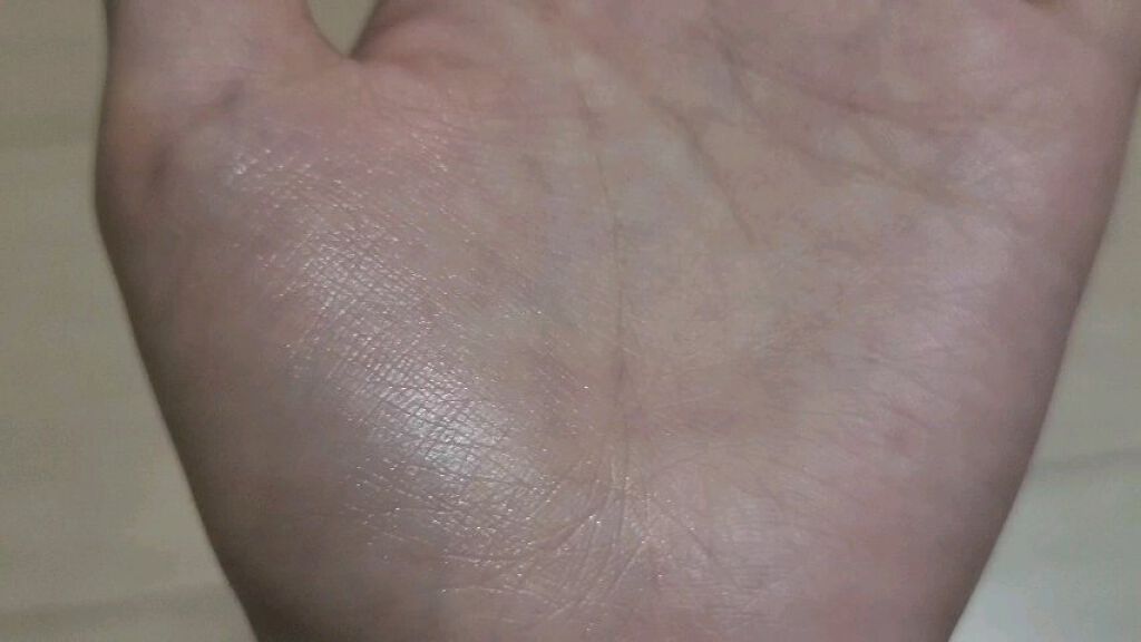 マットラディアンス ベイクドパウダー ハイライト01/ローラ メルシエ/パウダーハイライトを使ったクチコミ（2枚目）