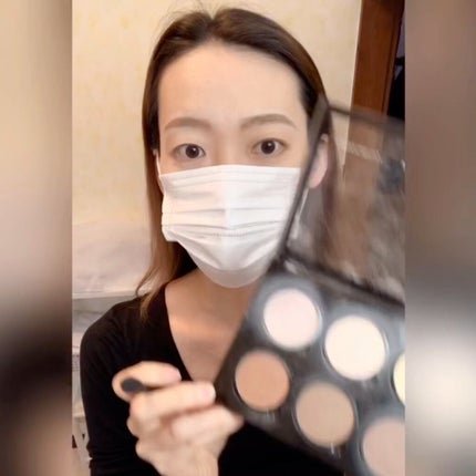 NYX Professional Makeup ハイライト&コントゥアー プロ パレットのクチコミ「たった2手間で印象ガラリ😊楽勝小顔✌️
ハイライト&ローライトで立体感を出して小顔に見せる#コ.....」(1枚目)