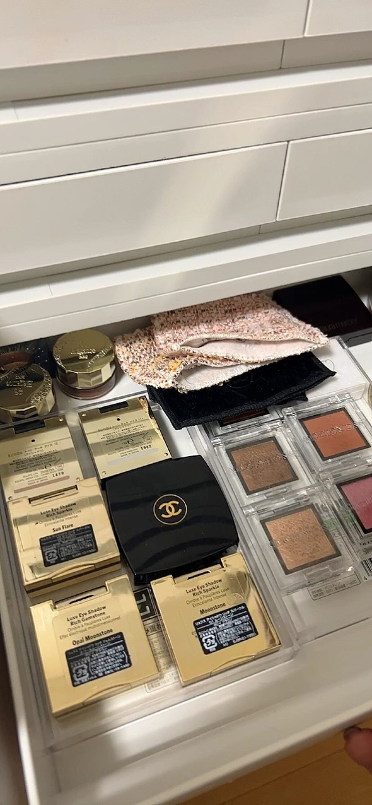 コスメ整理しました！！！

基本的に1箇所に押し込んだ方が使いやすいだろう方式です！！！笑