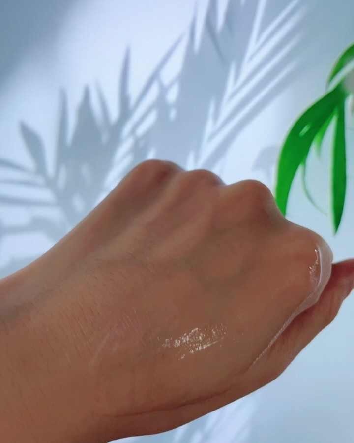 スキン パーフェクティング プロテクティブ ベース プレップ/YUNJAC/化粧下地の動画クチコミ4つ目