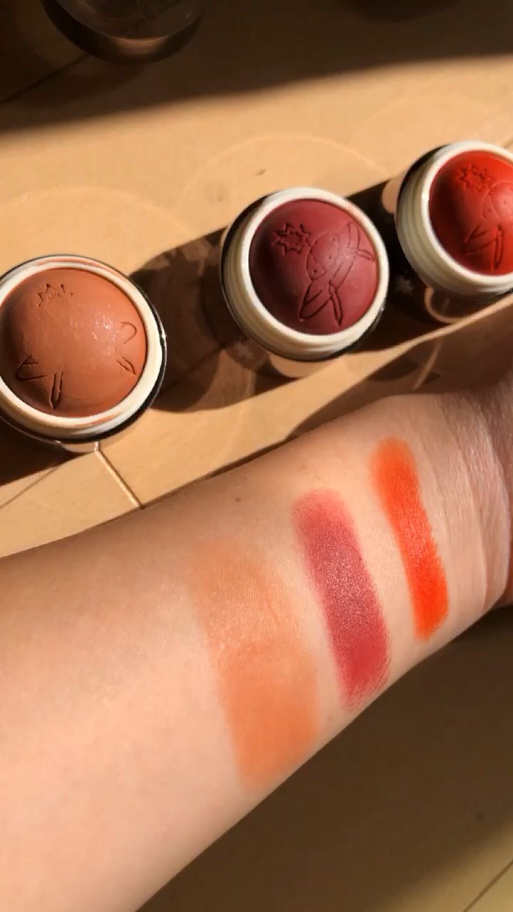 GirlCult 宇宙シリーズ ロマンスチークのクチコミ「Girl cult cheeks 🍊💚 #大優勝ラメ  #動画でスウォッチ  #激推し多色パレ.....」（1枚目）