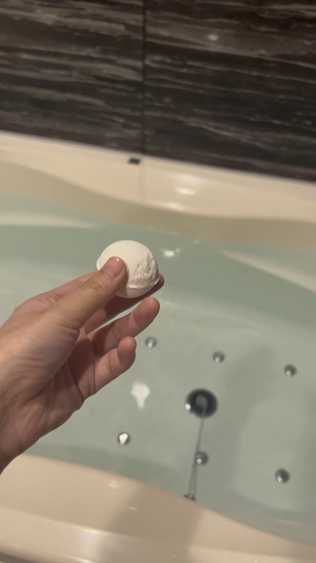 ミニバスボール/ジャパンインペックス/炭酸系入浴剤の動画クチコミ1つ目