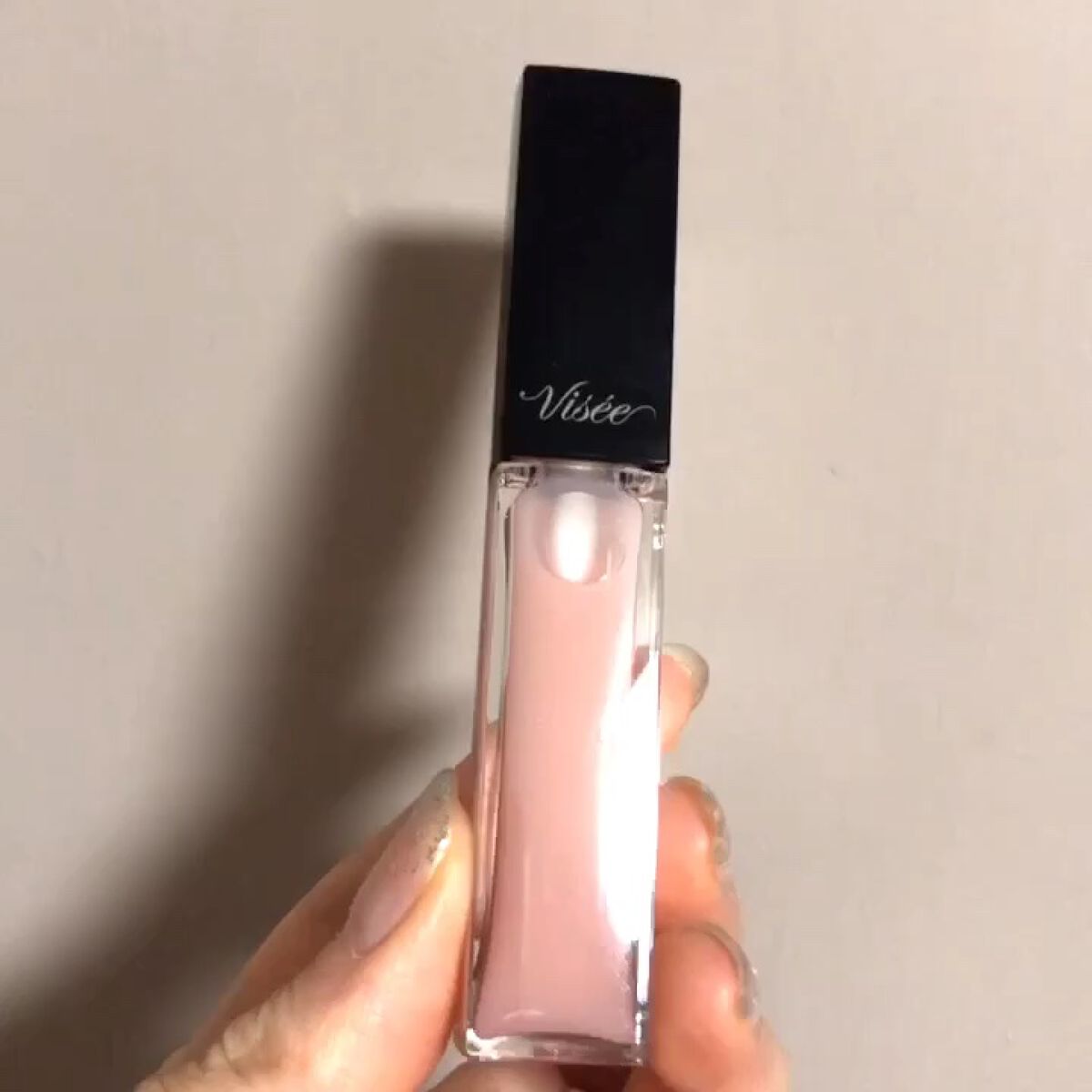 
Visée
エッセンス リッププランパー

こちらバズっていたので購入してみました💗
すーっとはするけど、ぴりぴり感は感じないです！
ぱさぱさの唇につけると縦じわがまし💋
色はつかないのでほかのリップと併用は必要です( ¨̮ )

