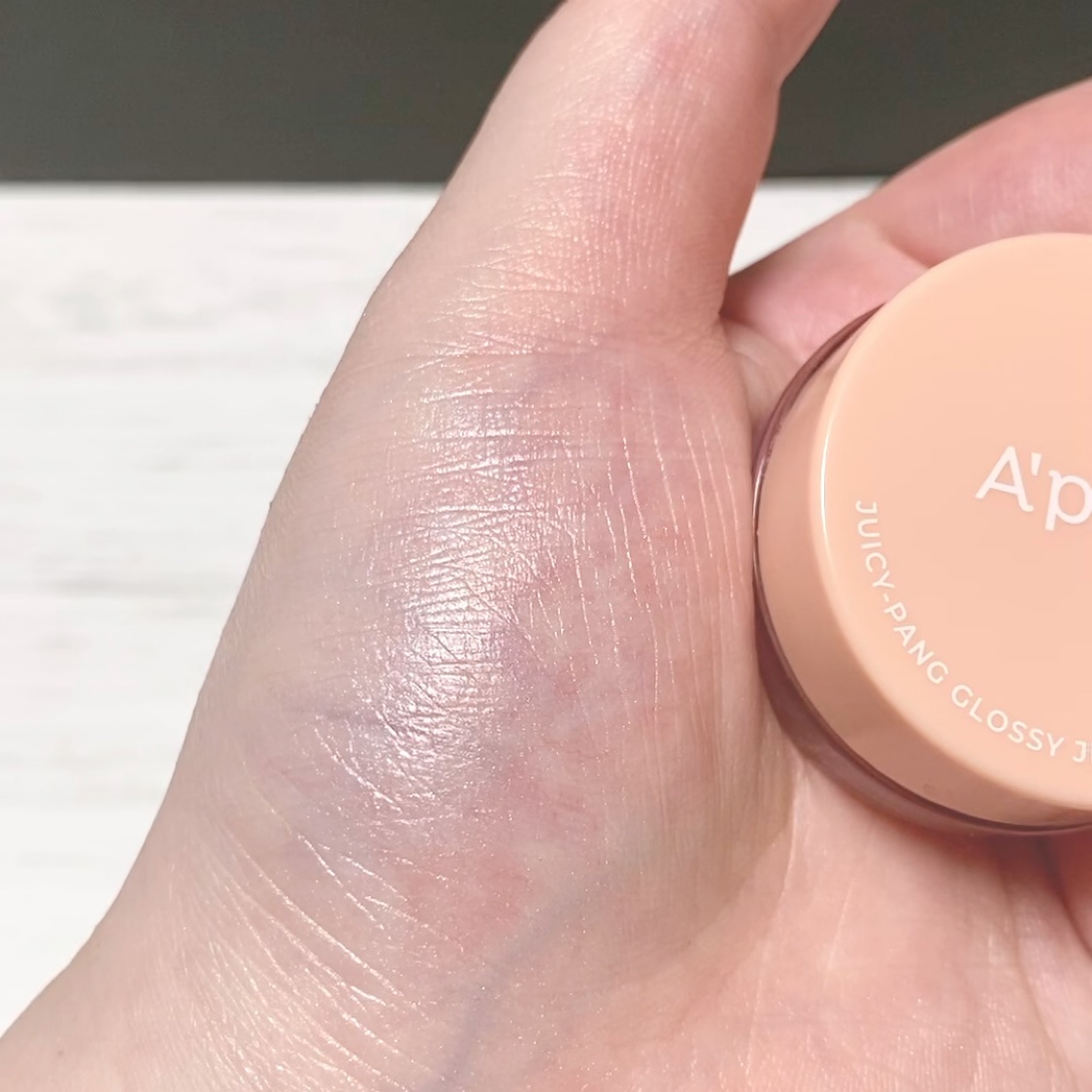 ジューシーパン グロッシージェリーハイライター 2 ピンクシェル/A’pieu/クリームハイライトを使ったクチコミ（3枚目）