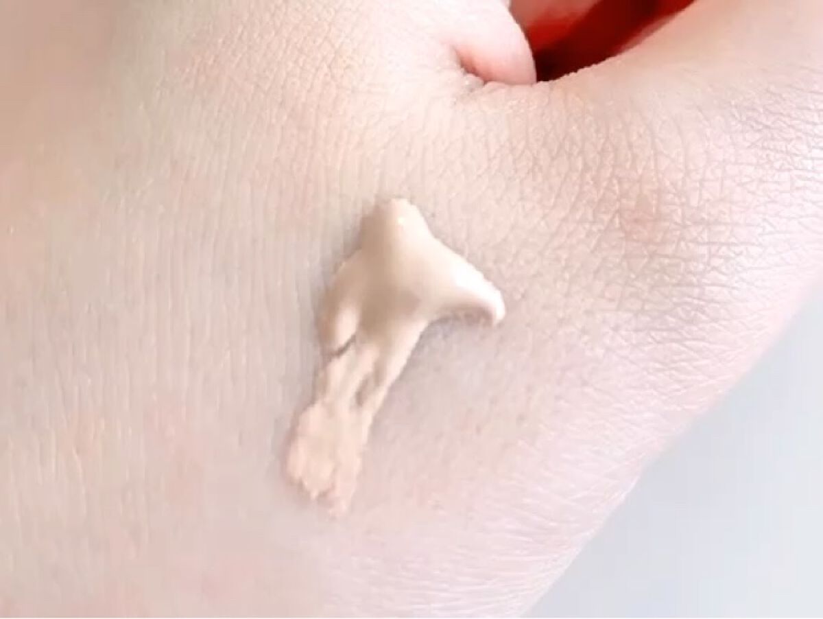 マットシフォン UVリキッドファンデ/KiSS/リキッドファンデーションの動画クチコミ3つ目