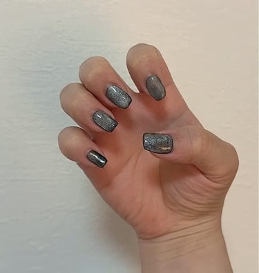 シーインだけで作る
セルフ黒マグネットネイル💅🧲

百均とシーインだけでつくってるし、
硬化ライトもキャンドゥだから安上がり😊



 #マグで煌めくネイル動画 